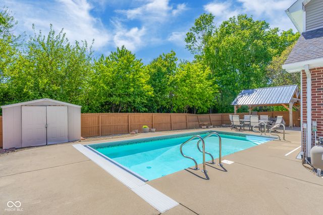 2093 Iroquois Trail, Columbus, IN 47203