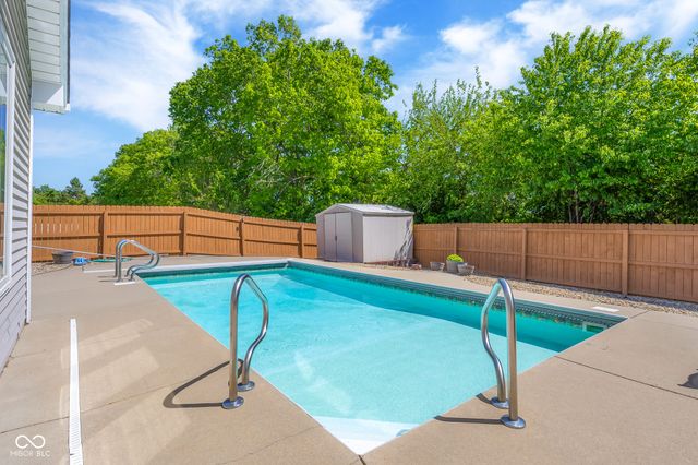2093 Iroquois Trail, Columbus, IN 47203