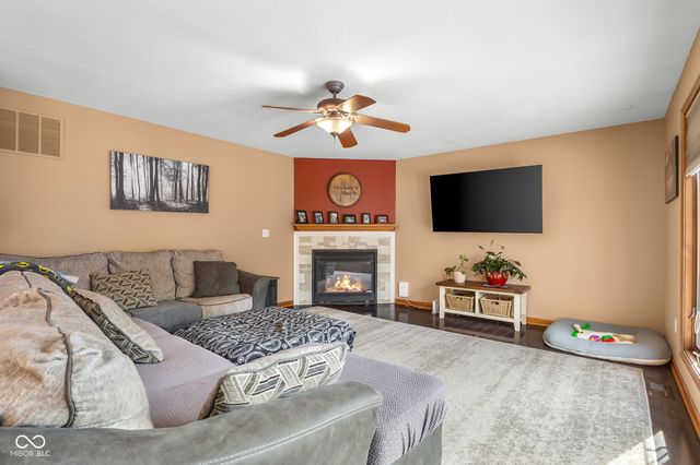 2093 Iroquois Trail, Columbus, IN 47203