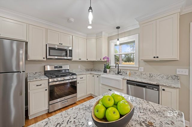 93 Crestview Avenue, Monroeville, AL 36460