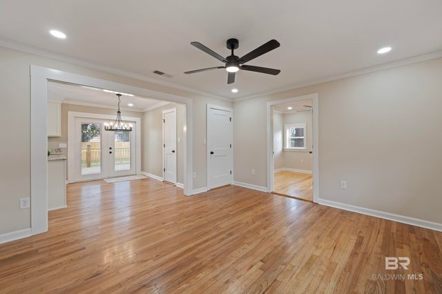 93 Crestview Avenue, Monroeville, AL 36460