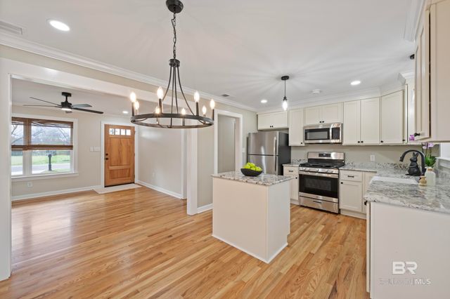 93 Crestview Avenue, Monroeville, AL 36460