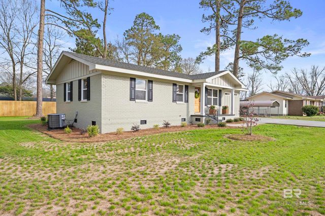 93 Crestview Avenue, Monroeville, AL 36460