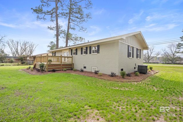 93 Crestview Avenue, Monroeville, AL 36460