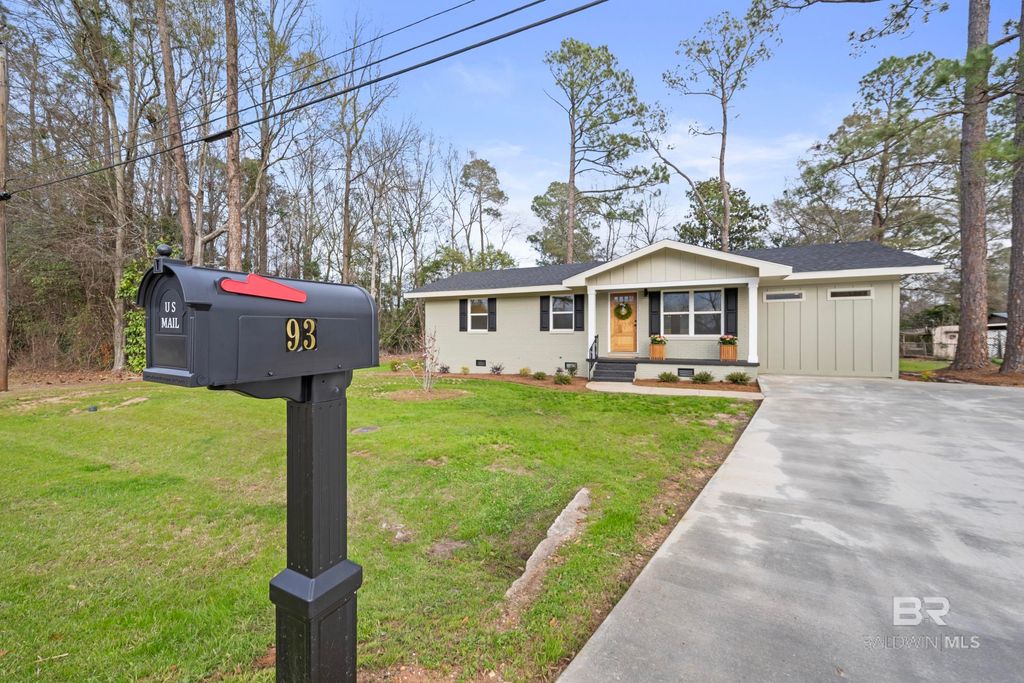 93 Crestview Avenue, Monroeville, AL 36460