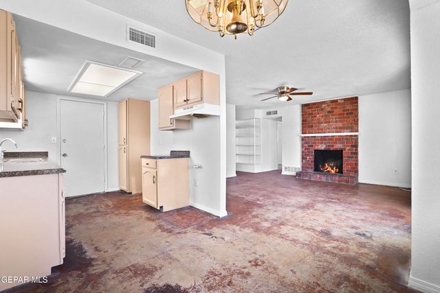 1578 DALE DOUGLAS Drive E, El Paso, TX 79936