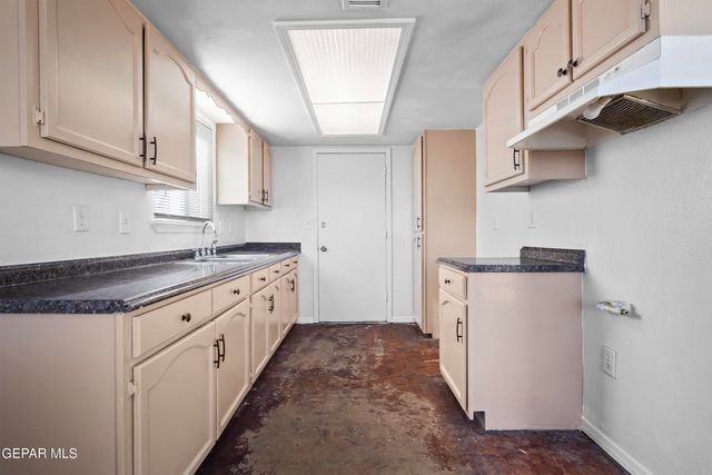 1578 DALE DOUGLAS Drive E, El Paso, TX 79936