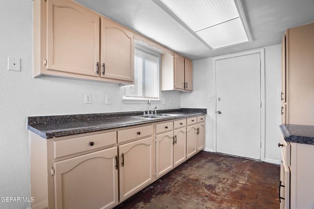 1578 DALE DOUGLAS Drive E, El Paso, TX 79936