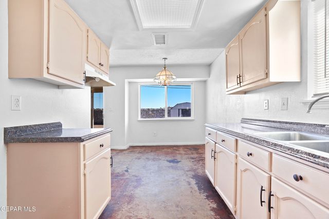 1578 DALE DOUGLAS Drive E, El Paso, TX 79936