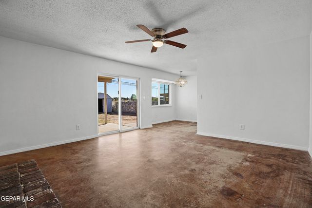 1578 DALE DOUGLAS Drive E, El Paso, TX 79936