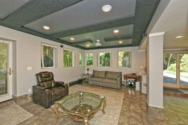 19 Sparrow Lane, Huntington, NY 11743
