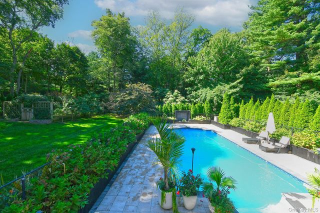 19 Sparrow Lane, Huntington, NY 11743