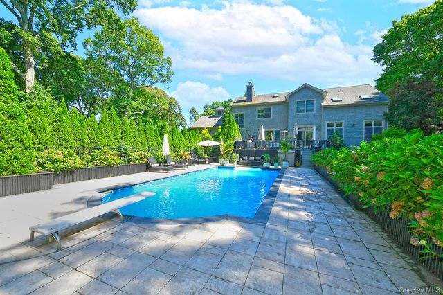 19 Sparrow Lane, Huntington, NY 11743