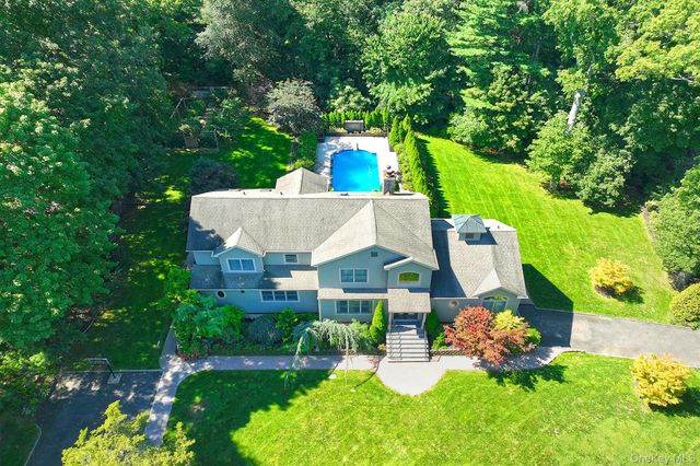 19 Sparrow Lane, Huntington, NY 11743