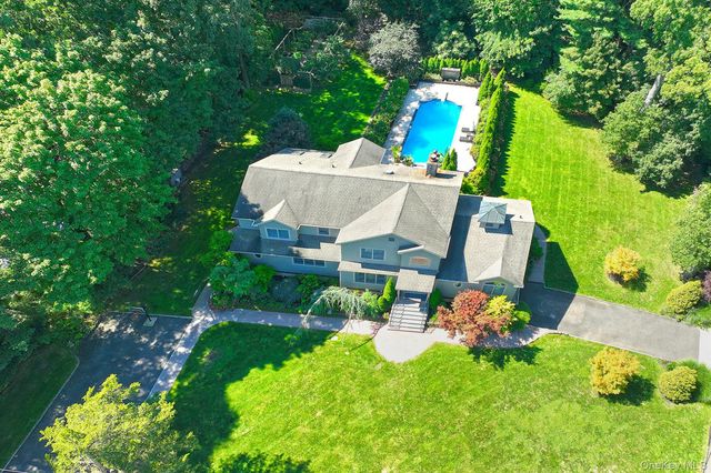 19 Sparrow Lane, Huntington, NY 11743