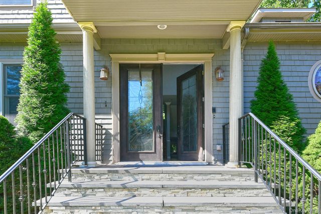 19 Sparrow Lane, Huntington, NY 11743