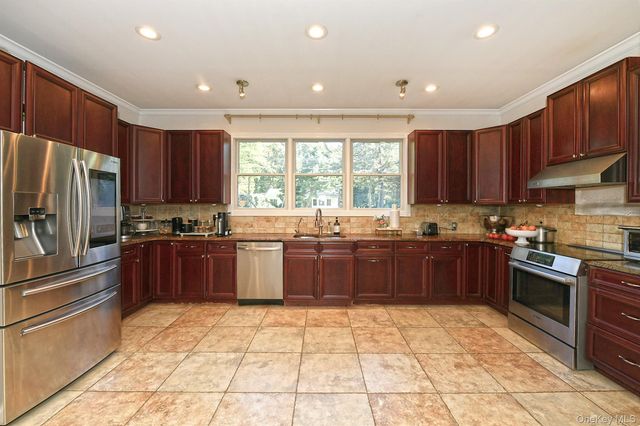 19 Sparrow Lane, Huntington, NY 11743