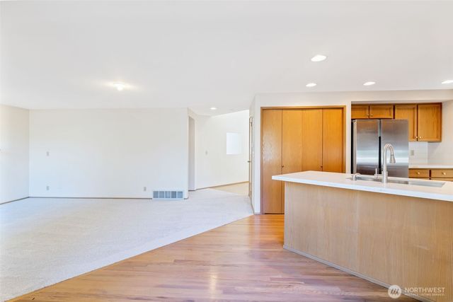 25746 SE 39th Street, Sammamish, WA 98029