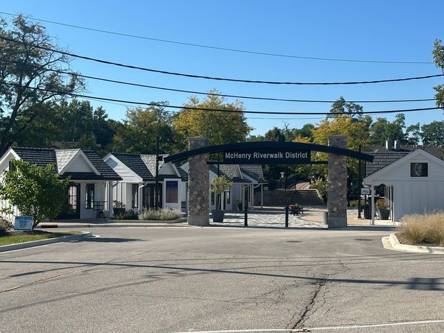 3811 W Orleans Street, Mchenry, IL 60050