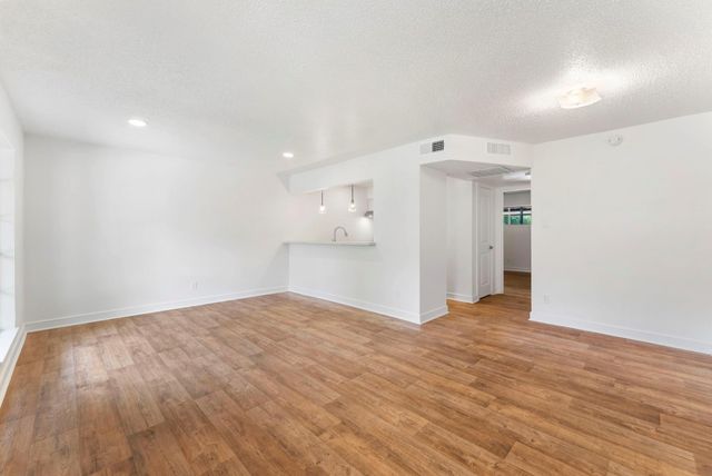 1016 E Tri Oaks Ln Unit 45 Lane 45, Houston, TX 77043
