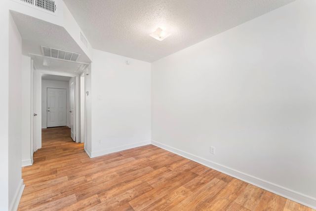 1016 E Tri Oaks Ln Unit 45 Lane 45, Houston, TX 77043