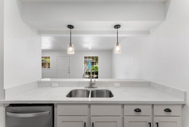 1016 E Tri Oaks Ln Unit 45 Lane 45, Houston, TX 77043