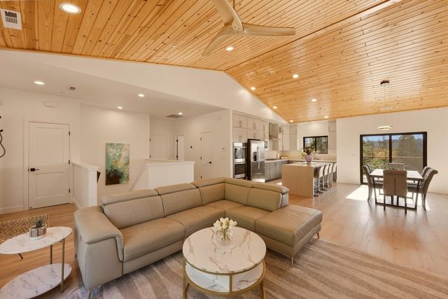 3321 Menominee Ct, Arnold, CA 95223