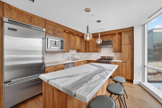 5 Renaissance Square 10G, White Plains, NY 10601