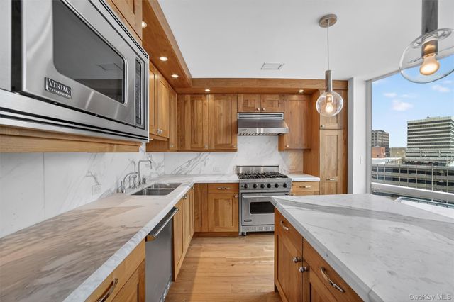 5 Renaissance Square 10G, White Plains, NY 10601