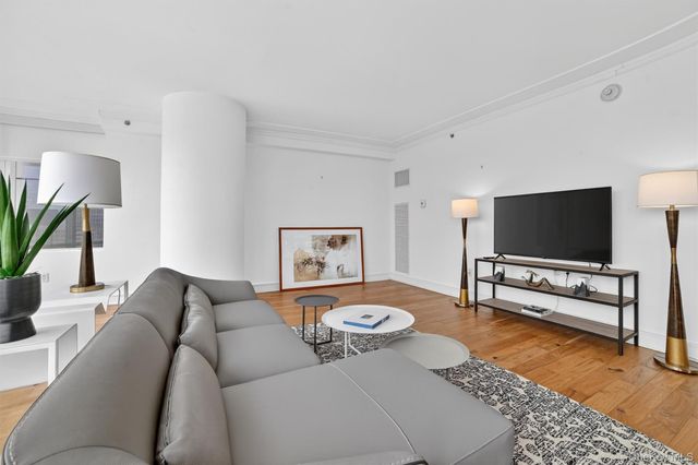 5 Renaissance Square 10G, White Plains, NY 10601