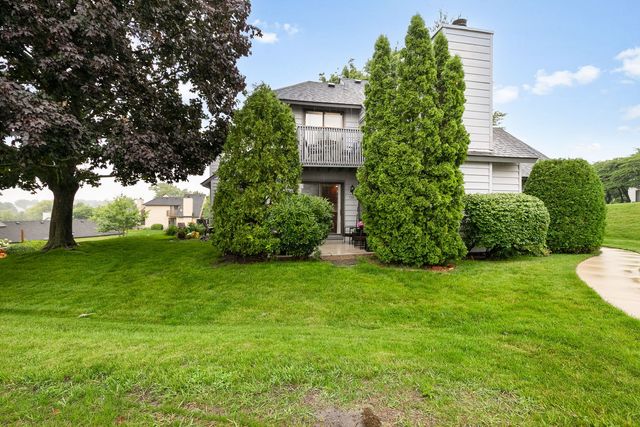 736 Glen Way 736, Gurnee, IL 60031