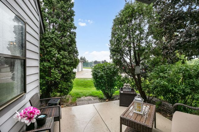 736 Glen Way 736, Gurnee, IL 60031