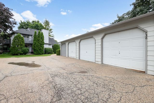 736 Glen Way 736, Gurnee, IL 60031