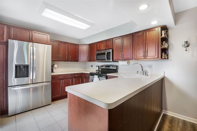 736 Glen Way 736, Gurnee, IL 60031