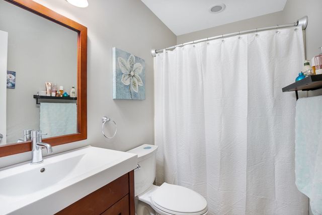736 Glen Way 736, Gurnee, IL 60031