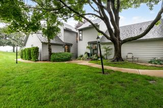 736 Glen Way 736, Gurnee, IL 60031