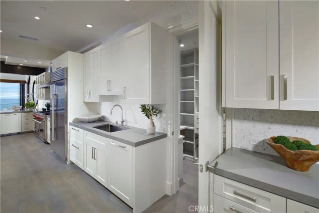 33 Bay Drive, Laguna Beach, CA 92651