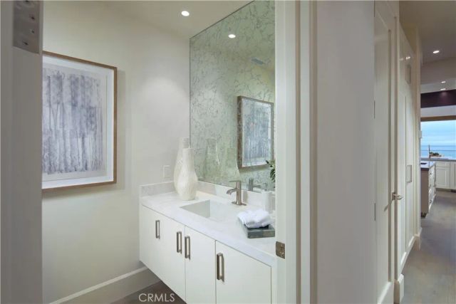 33 Bay Drive, Laguna Beach, CA 92651