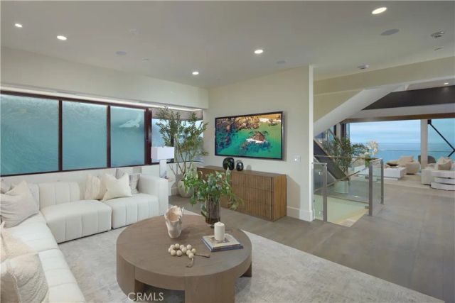 33 Bay Drive, Laguna Beach, CA 92651