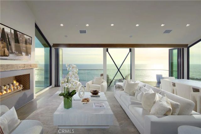 33 Bay Drive, Laguna Beach, CA 92651