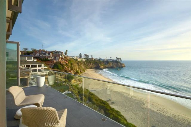 33 Bay Drive, Laguna Beach, CA 92651