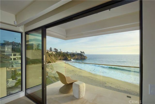 33 Bay Drive, Laguna Beach, CA 92651