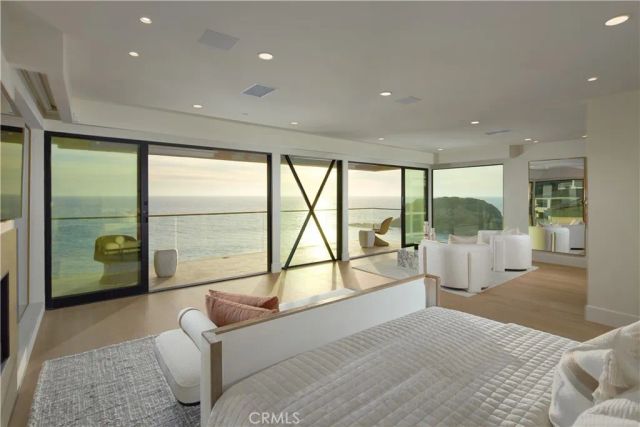 33 Bay Drive, Laguna Beach, CA 92651