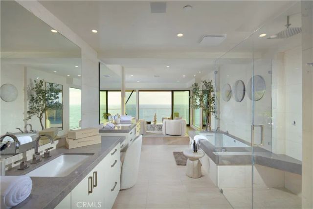 33 Bay Drive, Laguna Beach, CA 92651