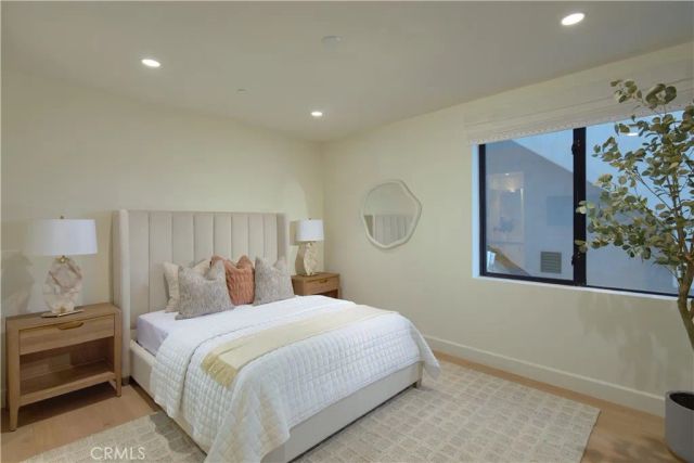 33 Bay Drive, Laguna Beach, CA 92651