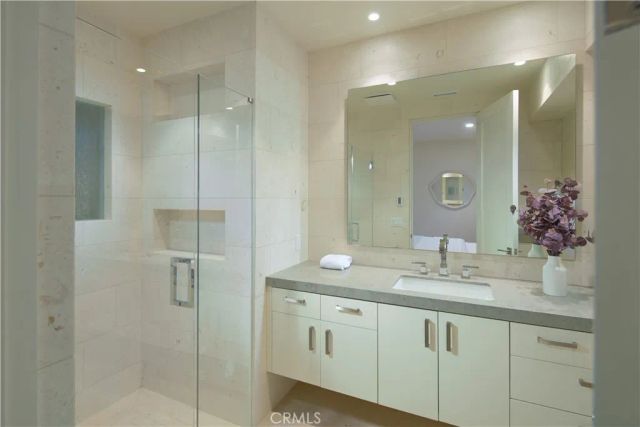 33 Bay Drive, Laguna Beach, CA 92651