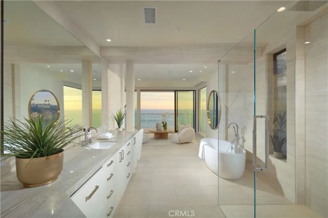 33 Bay Drive, Laguna Beach, CA 92651