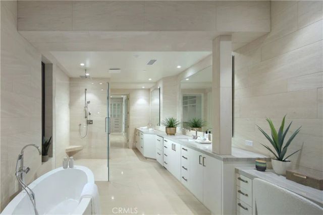 33 Bay Drive, Laguna Beach, CA 92651