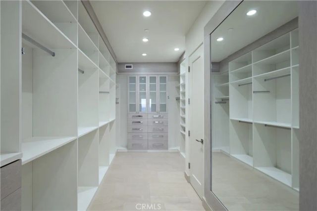 33 Bay Drive, Laguna Beach, CA 92651