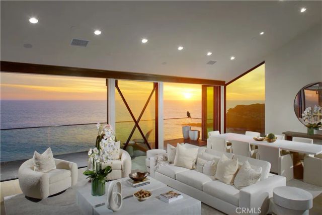 33 Bay Drive, Laguna Beach, CA 92651